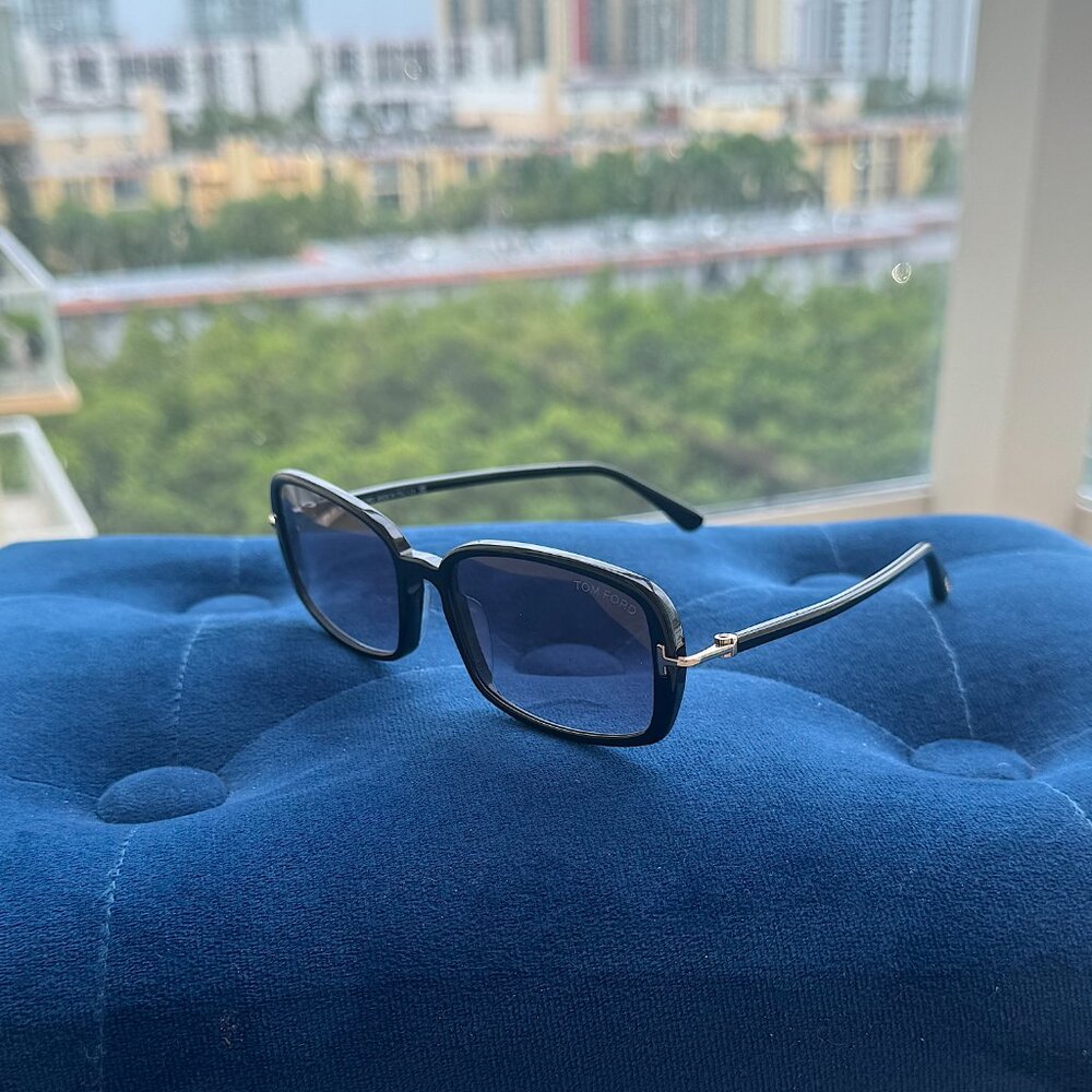 Tom Ford TF923/S 01B Bonham Black Grey Gradient Sunglasses - Picture 13 of 15